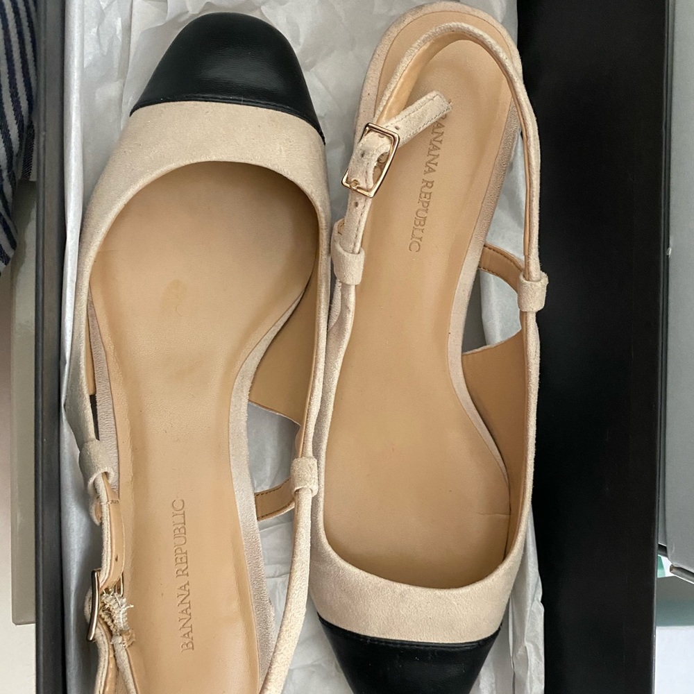 Banana Republic slingback toe cap flats
